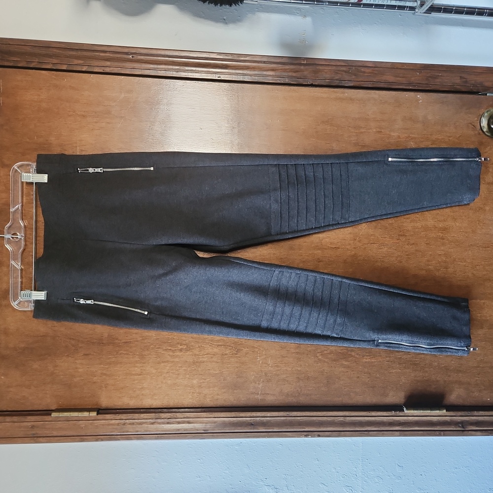 NWT GAP  Charcoal Grey Moto Leggings with Side zippers ..Size M Stylish ..Fun